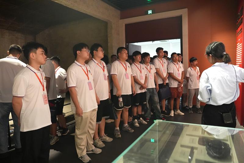 2024年7月25日，公司組織新入職員工到楊開慧紀(jì)念館接受愛國(guó)主義教育